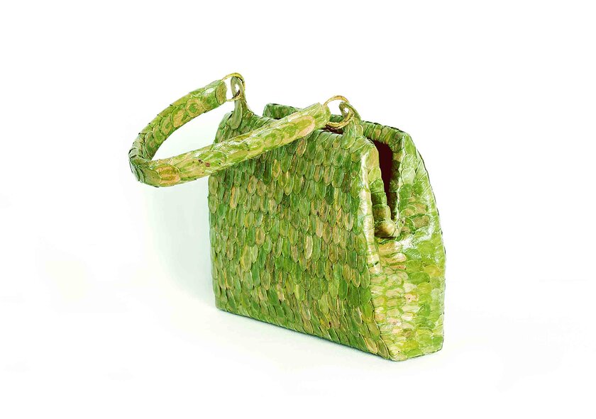 Lehdistä tehty käsilaukku